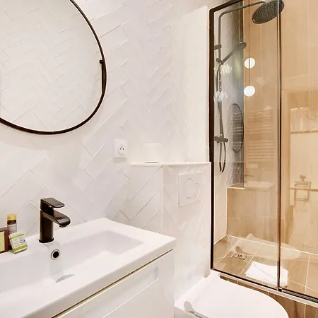 Spacious -2br 8p- Near Nation شقة