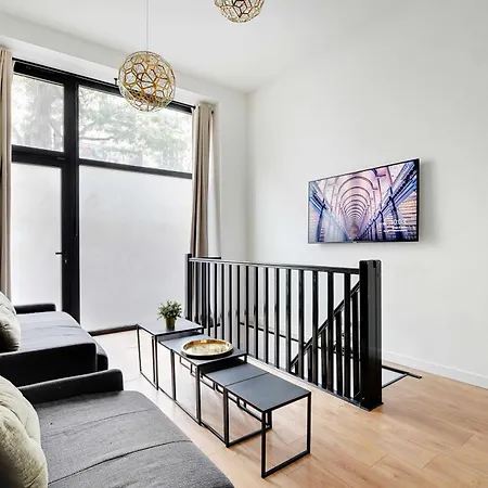 Spacious -2br 8p- Near Nation Apartament Paryż