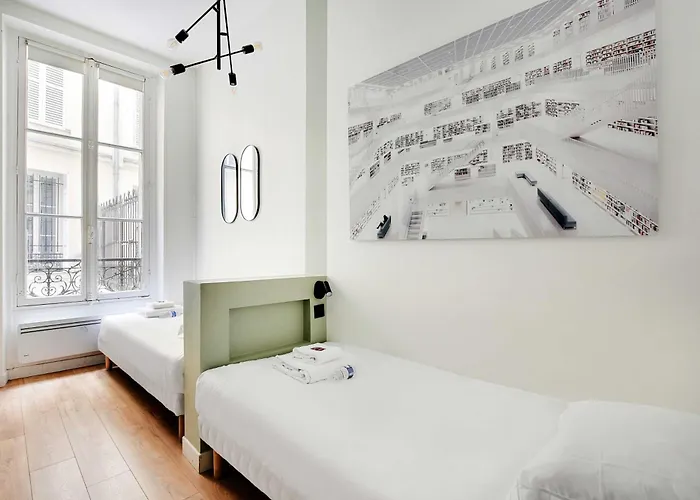 Spacious -2br 8p- Near Nation *