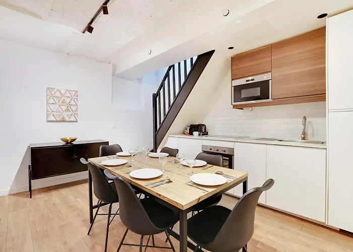 Spacious -2br 8p- Near Nation Apartament Paryż