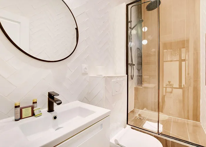 Spacious -2br 8p- Near Nation Appartement