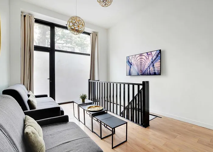 Spacious -2br 8p- Near Nation Apartament Paryż