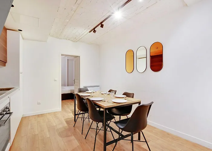 Spacious -2br 8p- Near Nation Apartament Paryż