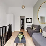 Spacious -2br 8p- Near Nation
